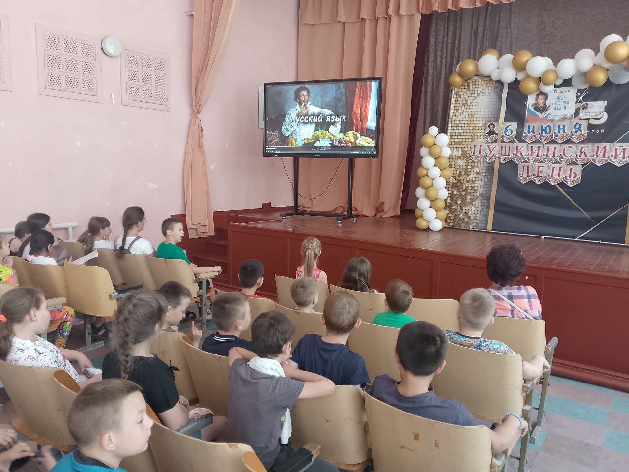 6 июня наша страна отмечает знаменитый праздник.